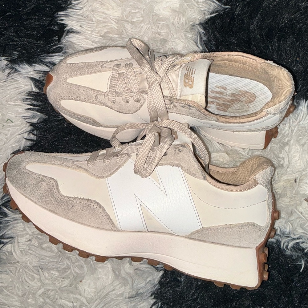 New Balance 327 Women's Oatmeal and White Sneakers